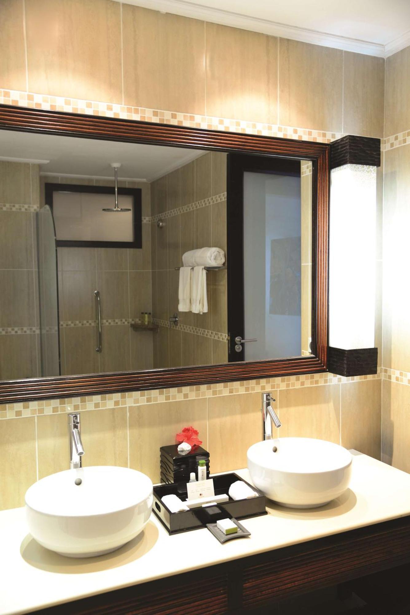 Doubletree By Hilton Seychelles Allamanda Resort & Spa Takamaka Dış mekan fotoğraf