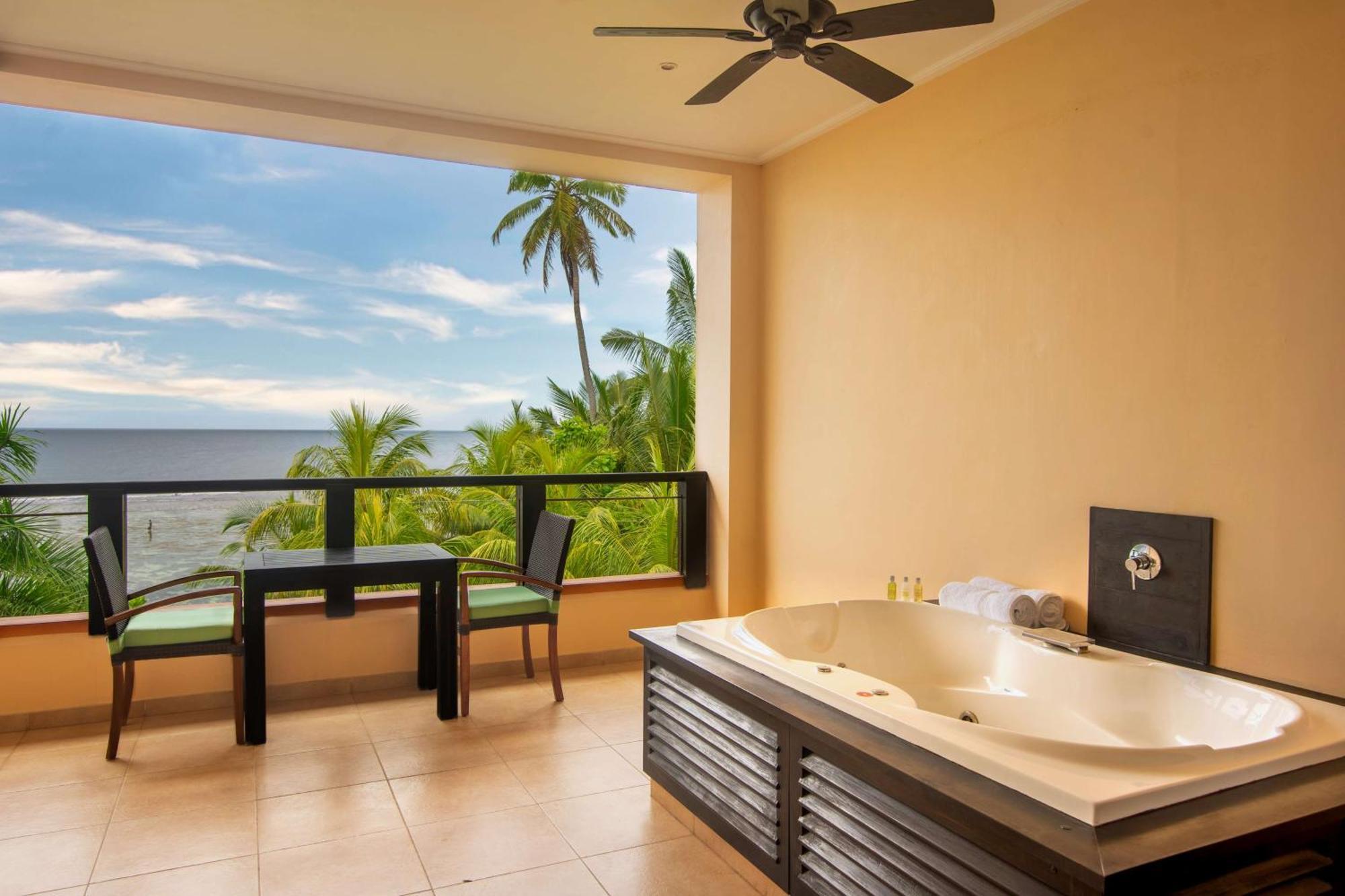 Doubletree By Hilton Seychelles Allamanda Resort & Spa Takamaka Dış mekan fotoğraf