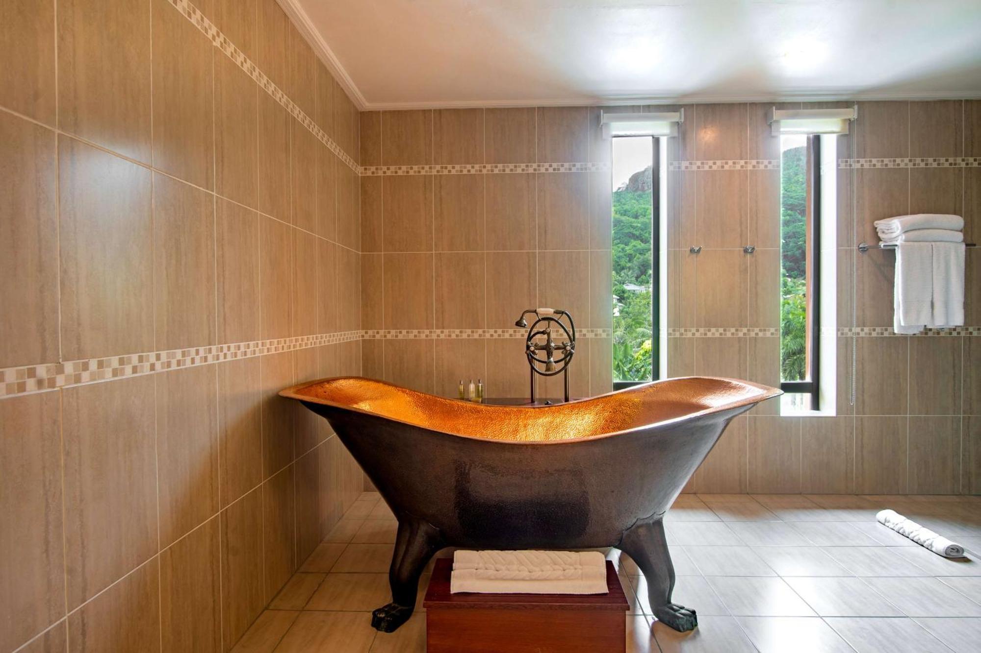 Doubletree By Hilton Seychelles Allamanda Resort & Spa Takamaka Dış mekan fotoğraf
