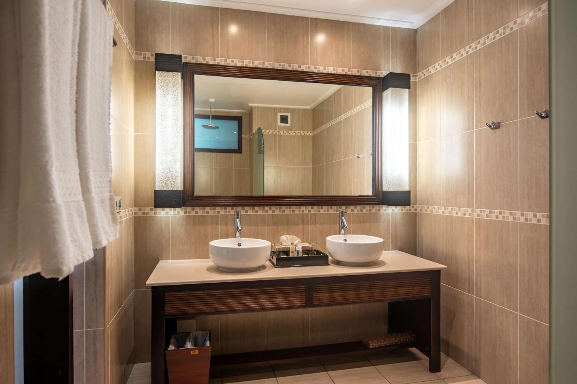 Doubletree By Hilton Seychelles Allamanda Resort & Spa Takamaka Dış mekan fotoğraf
