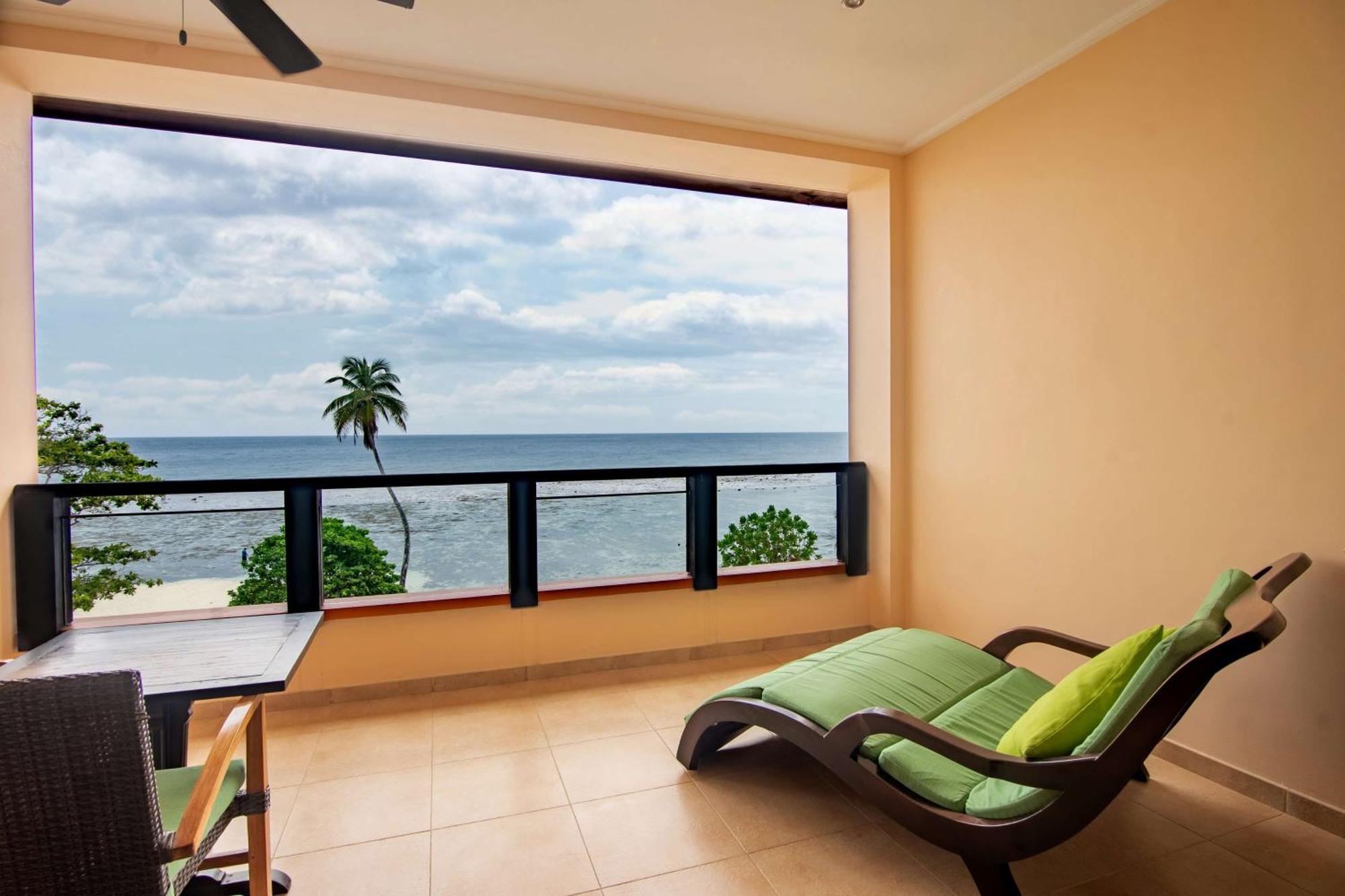 Doubletree By Hilton Seychelles Allamanda Resort & Spa Takamaka Dış mekan fotoğraf