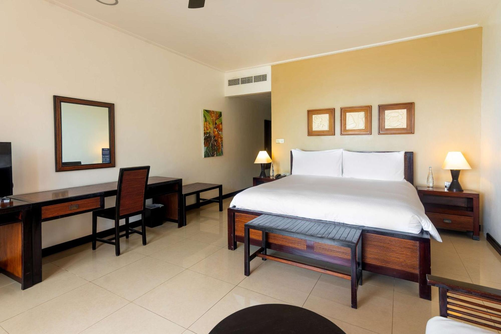 Doubletree By Hilton Seychelles Allamanda Resort & Spa Takamaka Dış mekan fotoğraf
