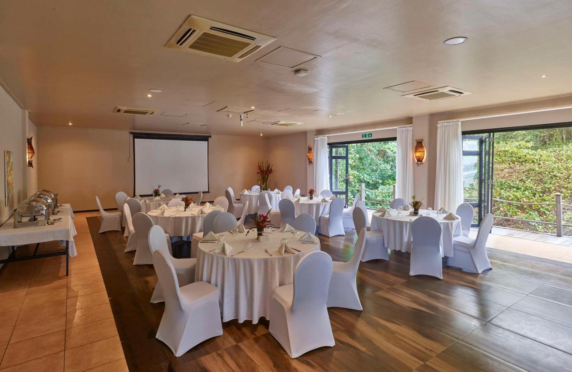 Doubletree By Hilton Seychelles Allamanda Resort & Spa Takamaka Dış mekan fotoğraf