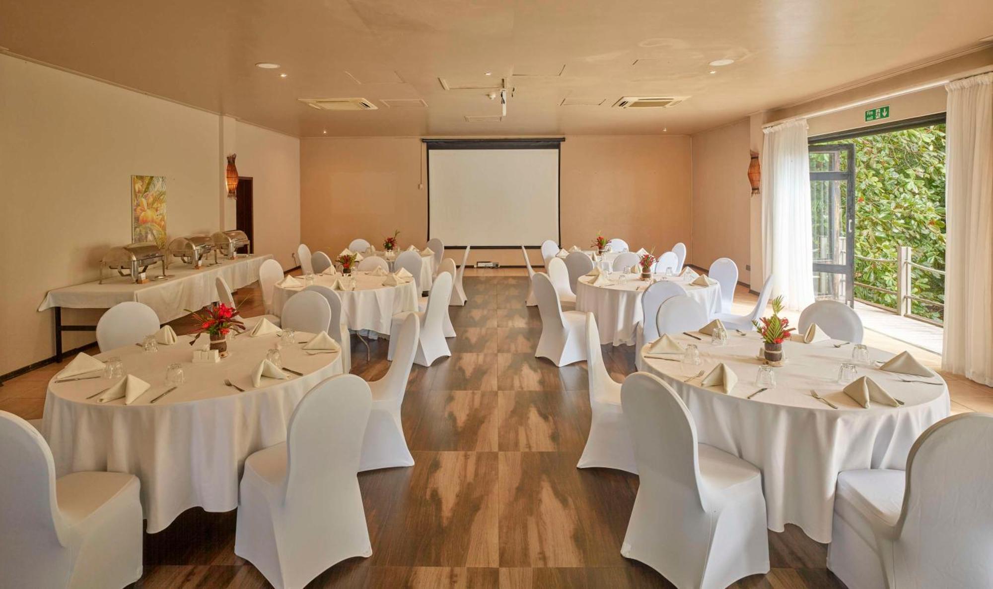Doubletree By Hilton Seychelles Allamanda Resort & Spa Takamaka Dış mekan fotoğraf