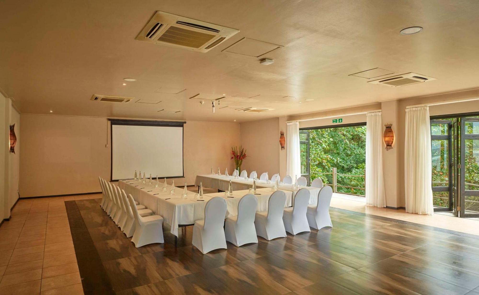 Doubletree By Hilton Seychelles Allamanda Resort & Spa Takamaka Dış mekan fotoğraf