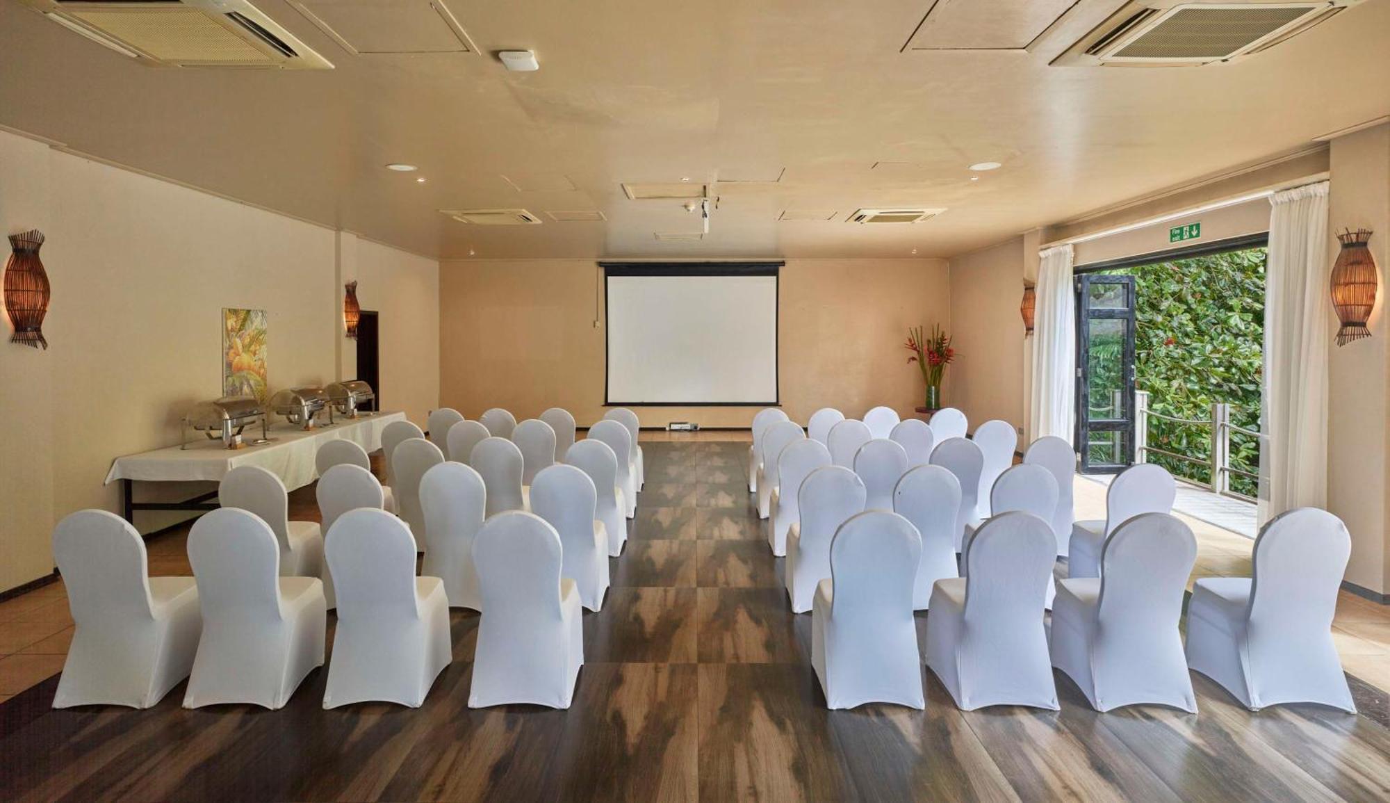Doubletree By Hilton Seychelles Allamanda Resort & Spa Takamaka Dış mekan fotoğraf
